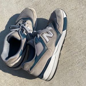 Men’s new balance shoes